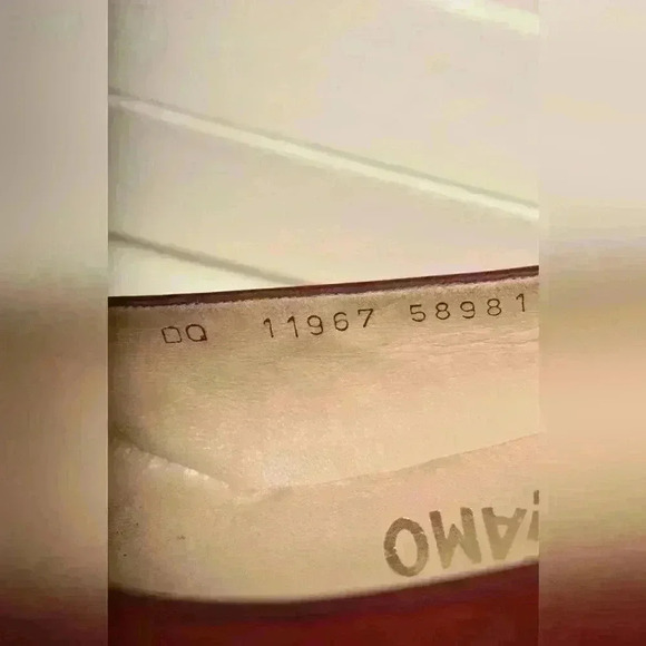 RARE 70s SALVATORE FERRAGAMO Red Smooth Leather Gold Bow Low Heels 8.5AAA Italy - Picture 6 of 10